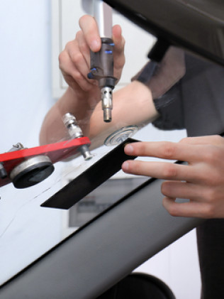 Windshield Chip Repair Experts – What We Do (And Why It Matters)